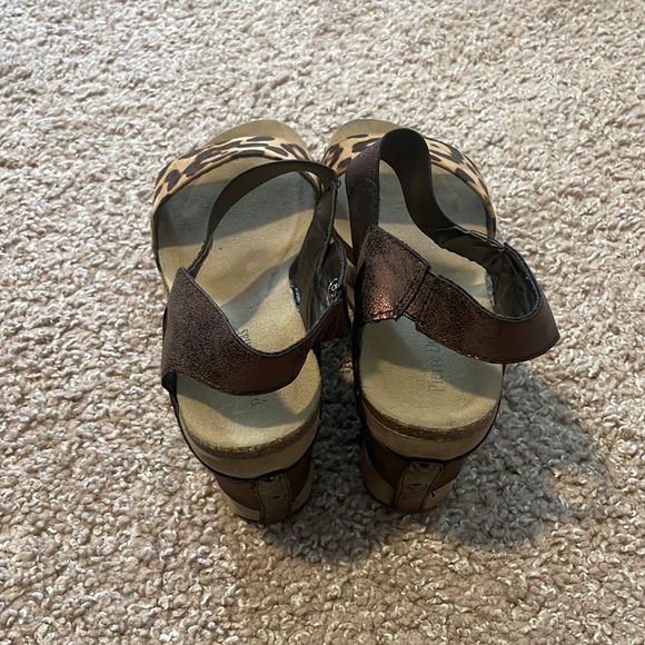 Pierre Dumas Wedges | Size 8.5 | OTBT Lookalikes - Picture 3 of 4